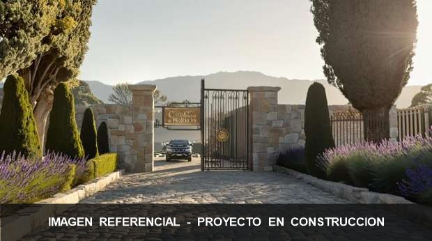Acceso y explanada
